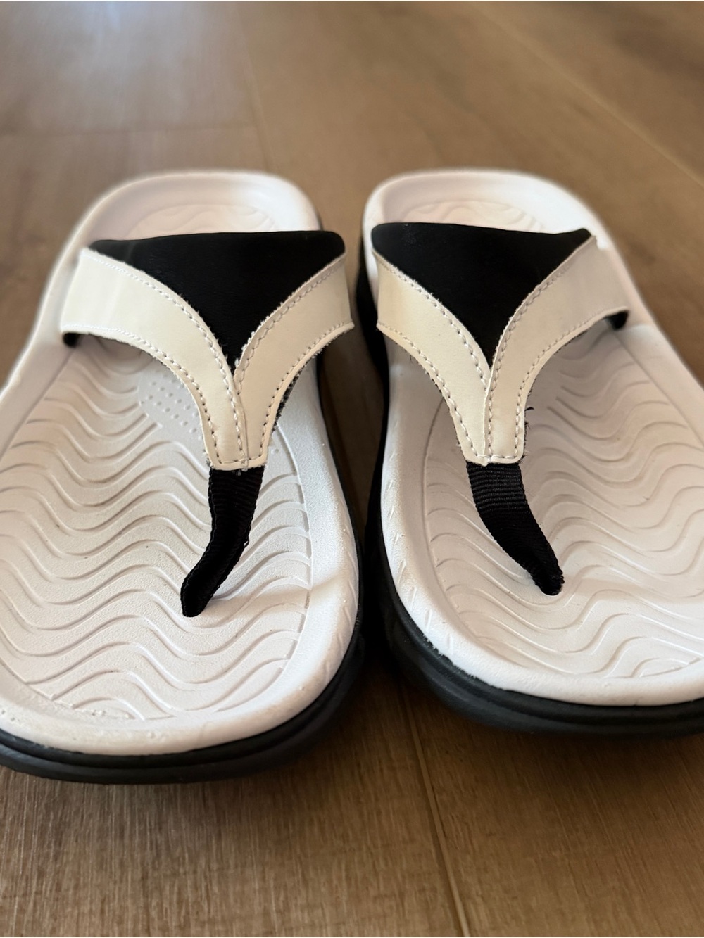 Sintetico Flip Flops Women Size 9 Black & White Beach Pool Summer - Picture 2 of 8